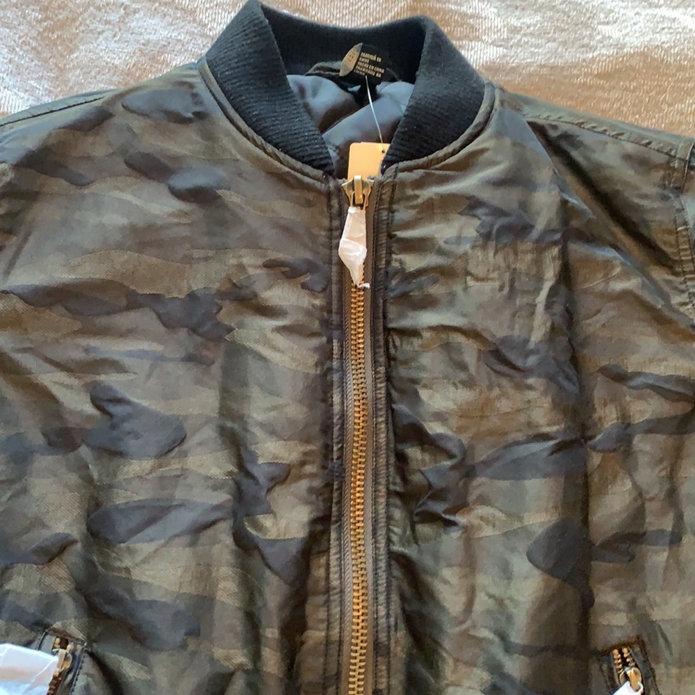 NWT Forever 21 Camo Metallic Bomber Jacket - Picture 8 of 10